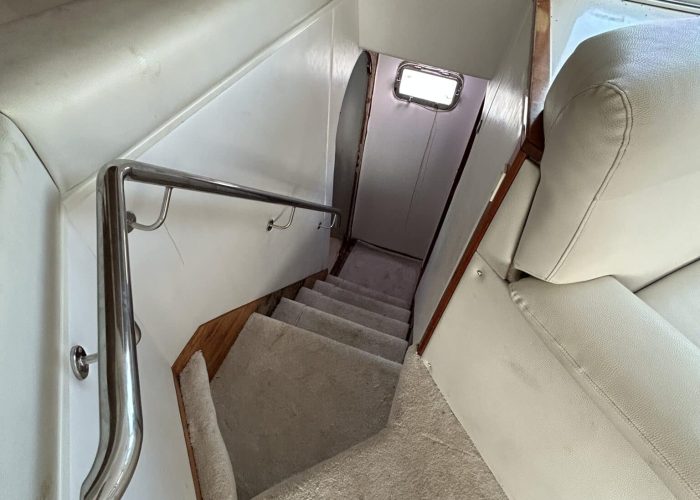 acces stbd side hull